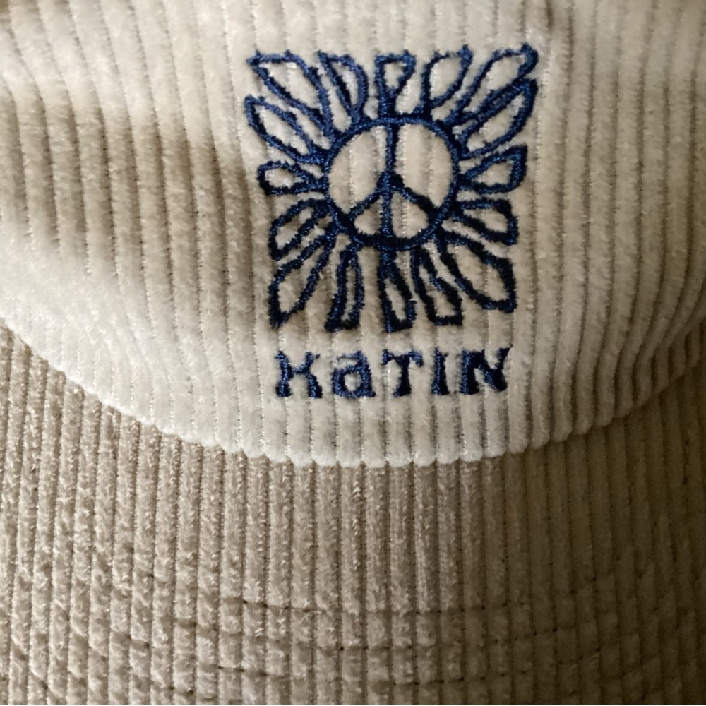 Cream corduroy baseball hat by Katin with embroidered peace sign. - Picture 2 of 5